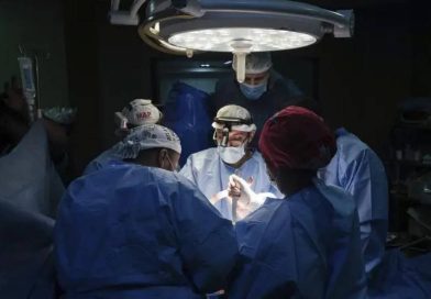 डॉक्टर दुर्मिळ लांब-सेगमेंट स्पाइनल कॉर्ड ट्यूमर काढून टाकतात ज्यामध्ये ब्रेनस्टेमचा समावेश होतो