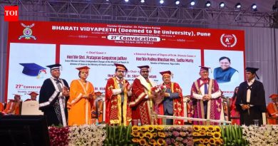 वैद्यकीय शिक्षणाच्या परिवर्तनाचे मंत्र्यांचे कौतुक, सुधा मूर्ती यांनी भारती विद्यापीठ दीक्षांत समारंभात पदवीधरांना केली प्रेरणा