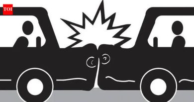 जुन्नरजवळ समोरासमोर झालेल्या धडकेत नायब तहसीलदाराचा मृत्यू