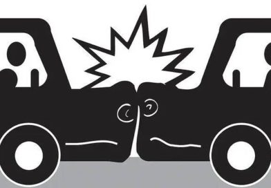 जुन्नरजवळ समोरासमोर झालेल्या धडकेत नायब तहसीलदाराचा मृत्यू