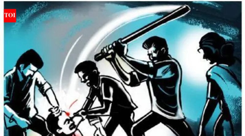 मोफत जेवण देण्यास नकार दिल्याने भोजनालय मालकावर पोलिसांनी तिघांवर गुन्हा दाखल केला