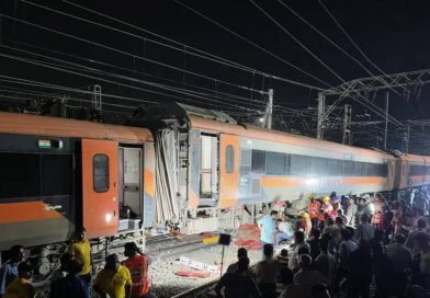 पुण्यात वंदे भारतचा डबा रुळावरून घसरला; कोणालाही दुखापत झाली नाही, सेवा प्रभावित