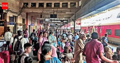 पुण्यात रेल्वेची वाहतूक पूर्वपदावर, रुळावरून घसरल्याच्या चौकशी अहवालाला महिनाभर लागू शकतो