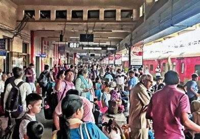पुण्यात रेल्वेची वाहतूक पूर्वपदावर, रुळावरून घसरल्याच्या चौकशी अहवालाला महिनाभर लागू शकतो