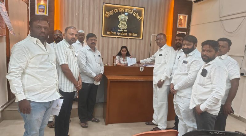 आमदार बाबासाहेब देशमुख, तहसीलदार, प्रांत यांना कडलास ग्रामपंचायत यांच्या कडून निवेदन