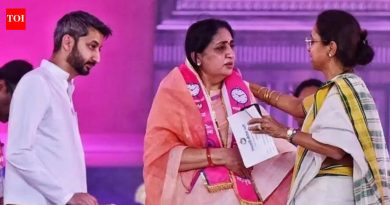 पवार कुटुंबीय पुन्हा निवडणूक लढवणार नाही, असं बारामतीच्या खासदार सुप्रिया सुळे म्हणाल्या