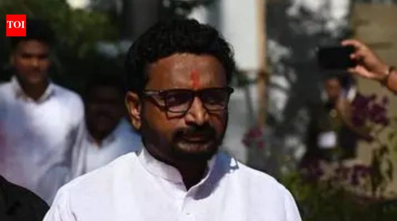 राष्ट्रवादीने झीशानला एमएलसी जागेसाठी निवडल्यानंतर मिटकरी निराशा व्यक्त करतात