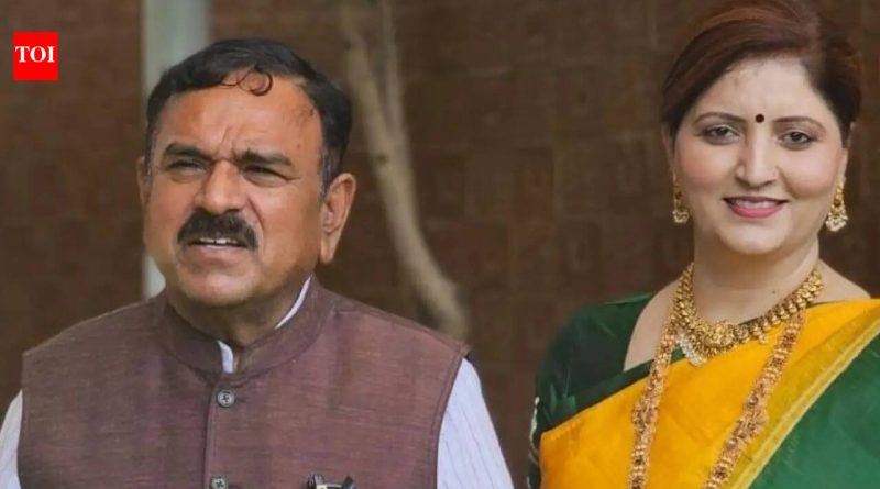 बलात्कार, फसवणूक आणि ‘धन्य वस्तू’: नाशिकच्या ज्योतिषी ‘भोंदू बाबा’वर ईडीची पकड, राष्ट्रवादीच्या नेत्या रुपाली चाकणकर यांना समन्स