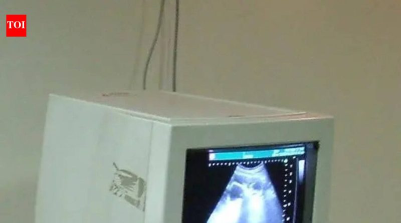 बेकायदेशीर सोनोग्राफी सेंटर चालवणाऱ्यांकडे लिंगनिश्चिती करणाऱ्या जोडप्यांचा पोलीस शोध घेणार आहेत