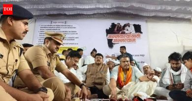 कृषीमंत्र्यांनी चर्चेची ऑफर दिली, पण मुख्यमंत्र्यांनी कर्जमाफीच्या अटी मागे घेतल्याशिवाय संवाद होणार नाही, असं रोहित पवार म्हणाले