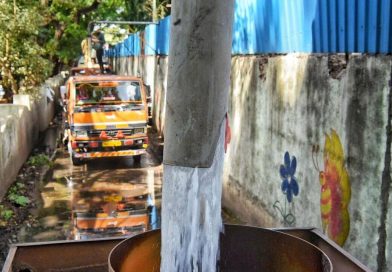 विलीन झालेल्या भागातील रहिवासी पर्यायी दिवसाच्या वेळापत्रकानुसार दररोज एक तास पाणीपुरवठ्यासाठी दाबतात