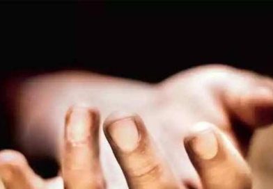 पत्नीचा चाकूने वार करून खून केल्याप्रकरणी सफाई कामगारावर गुन्हा दाखल | पुणे बातम्या