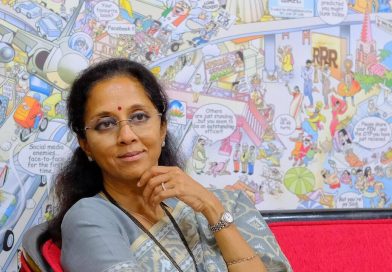 सुप्रिया म्हणाल्या की सर्व 8 खासदार पक्षासह, दुस-या विभाजनाचा इन्कार