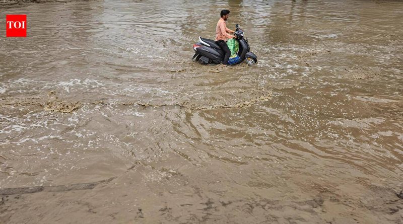 मान्सून 12 दिवसांनी उशीरा, परंतु अराजकता वेळेवर येते: पहिल्या सामान्य स्पेलमुळे इन्फ्रा गॅपमध्ये शहर पंगू होते