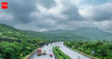 एमएसआरडीसीने सुधारित निधी योजना सरकारला सादर केल्याने पुणे-मुंबई एक्स्प्रेस वे रुंदीकरणाला गती मिळणार आहे.