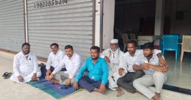 घेरडीत माहितीसाठी उपोषण, अनिल मोटे यांचा ‘बॅनरमुक्त’ सत्याग्रह