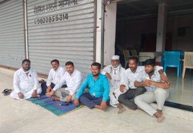 घेरडीत माहितीसाठी उपोषण, अनिल मोटे यांचा ‘बॅनरमुक्त’ सत्याग्रह