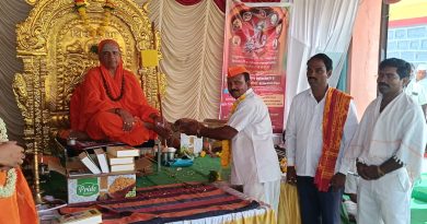 काशी पिठाच्या जगद्गुरूंच्या दिव्य सानिध्यात दहिवडकर मठ लक्ष्मी दहिवडी येथे ईस्टलिंग पूजा, आशीर्वचन व मार्ग हा मुक्तीचा या ग्रंथाचा प्रकाशन सोहळा संपन्न..