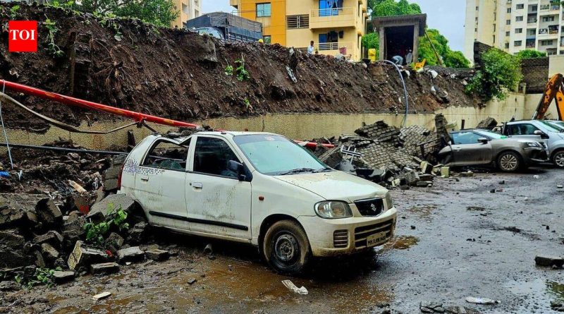 जांभूळवाडी सोसायटीत कंपाऊंड भिंत कोसळल्याने आठ कार, नऊ दुचाकींचे नुकसान