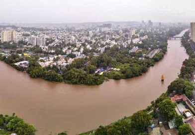 पुणे जिल्ह्यातील मुसळधार पावसामुळे चार दिवसांच्या सततच्या आवकनंतर उजनीचा जिवंत साठा ८ टीएमसीवर पोहोचला आहे.