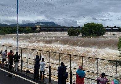 चार धरणांतील साठा निम्म्याहून अधिक; खडकवासला येथून पाणी सोडण्यास सुरुवात झाली