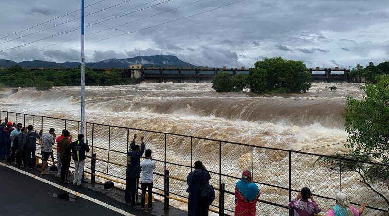चार धरणांतील साठा निम्म्याहून अधिक; खडकवासला येथून पाणी सोडण्यास सुरुवात झाली