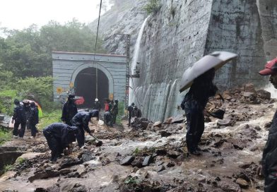 भूस्खलनग्रस्त लोणावळा-कर्जत घाट विभागाच्या पुनर्संचयित कामास परवानगी देण्यासाठी 3 पुणे-मुंबई इंटरसिटी सेवेसह 14 गाड्या 17 जुलैपर्यंत रद्द करण्यात आल्या आहेत.