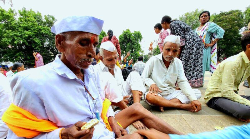 वारकऱ्यांनी पुण्यात मुक्काम केल्याने प्रार्थना, विश्रांती आणि सेवा