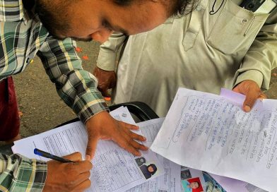 एसआयआर डिजिटायझेशनला चालना देण्यासाठी पुणे जिल्हा प्रशासन महाविद्यालयात, एनसीसीच्या विद्यार्थ्यांची रस्सीखेच
