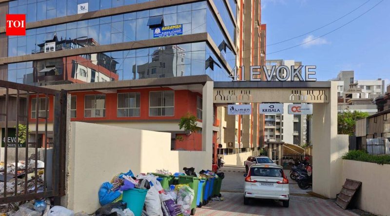 PCMC ची कचरा व्यवस्थापन यंत्रणा कोलमडली, कोपऱ्यांवर कचऱ्याचे ढीग साचले