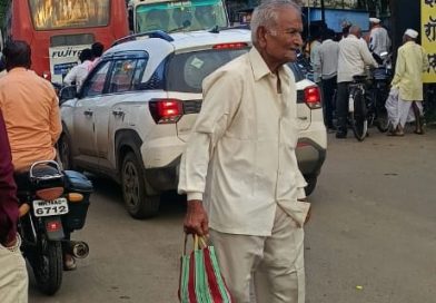 नाझरे बाजारात वाहतूक कोंडी… रुग्णवाहिका अडकली
