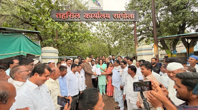 पुराचे अतिरिक्त वाहून जाणारे पाणी त्वरित दुष्काळी सांगोला तालुक्याला सोडावे ; माजी आमदार दिपकआबा साळुंखे पाटील